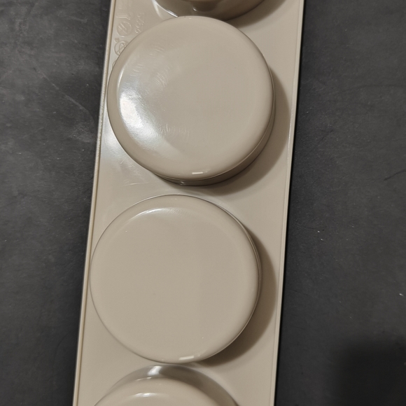 Round silicone soap mold - Picture 2 of 3